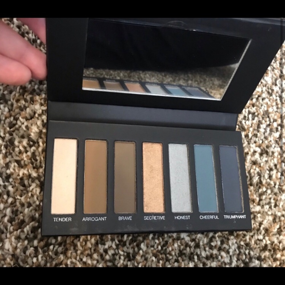 Younique eye shadow